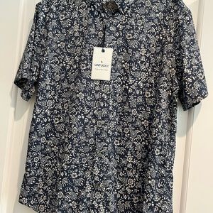UntuckIt Wrinkle-Free Performance Short-Sleeve Flores Shirt - Large